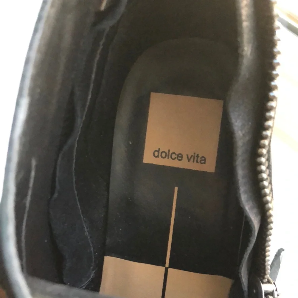 Dolce Vita Jaeger Bootie, Double Side Zip. Color: Black. Size 7 - Picture 11 of 13